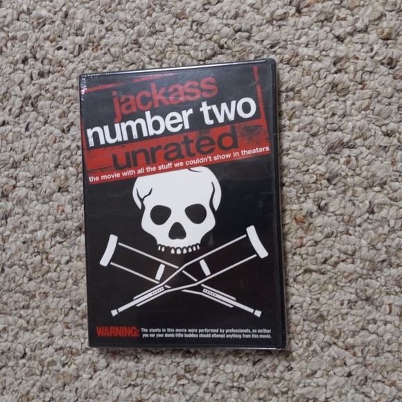 New jackass number 2 unrated on DVD. - Picture 1 of 2